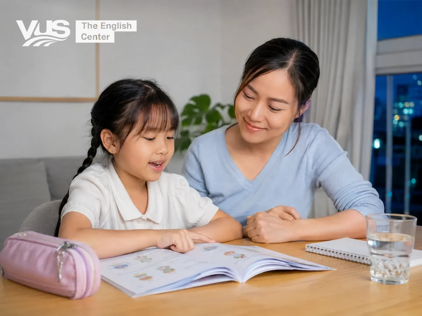 Con học tiếng Anh mà mẹ căng thẳng: bốn thói quen nhỏ